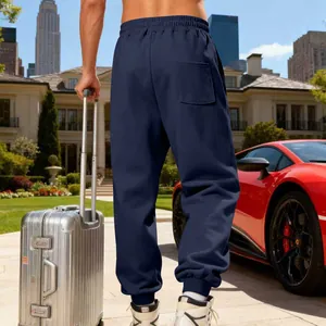 Vista posteriore di pantaloni sportivi uomo blu navy con fodera in pile e tasca