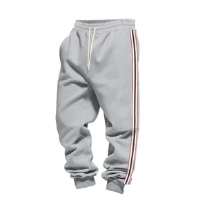 Pantaloni della tuta in pile grigio da uomo con strisce laterali tricolore e lacci