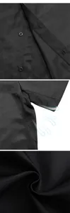 Macrodetails van ademend gaas onder de armen en stoftextuur van het zwarte chef-uniform
