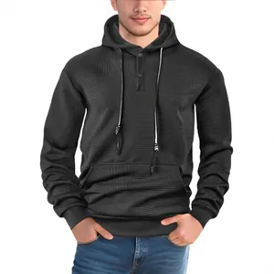 Sweat-à-capuche noir en jacquard pour hommes avec col boutonné et poche kangourou pratique