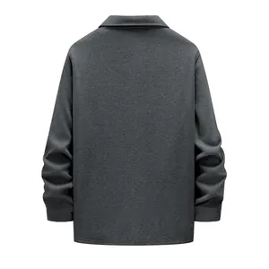 Vue arrière d'une veste de travail épaisse gris anthracite pour homme avec col à revers