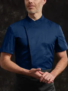 Professionele marineblauwe koksbuis met korte mouwen en een mooie opstaande kraag.