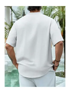 Vue arrière détaillée d'une chemise décontractée blanche en coton et lin pour hommes