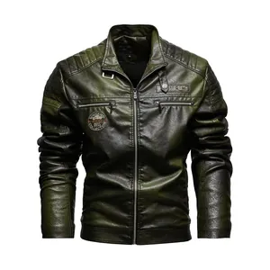Detailansicht der dunkelgrünen Herren PU-Leder Bikerjacke mit Schulternähten