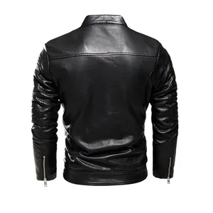 Rückansicht einer schwarzen Herren-Motorradjacke aus PU-Leder mit Reißverschluss-Details