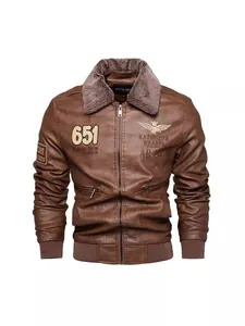 Klassische braune PU-Lederjacke für Herren mit Fleecekragen und gestickten Aufnähern