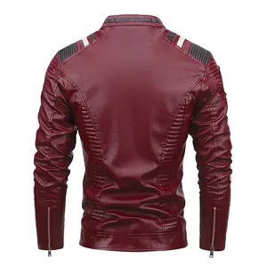 Vue arrière d'une veste de moto en cuir PU bordeaux pour homme avec un col montant