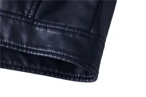 Nahaufnahme der professionellen Doppelnaht am Saum einer schwarzen Premium-PU-Lederjacke