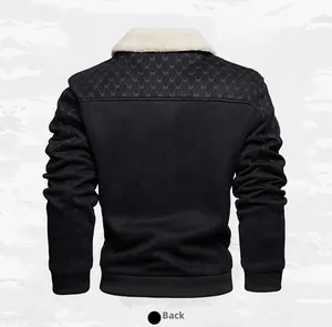 Vue arrière d'une veste en daim noire pour homme avec col en fourrure beige et empiècement.