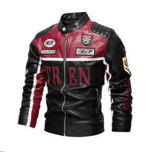 Detailansicht der Stickereien und des Farblock-Designs dieser Herren-Rennfahrerjacke