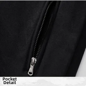Vue détaillée de la poche avec fermeture éclair métallique sur une veste en daim noir pour homme