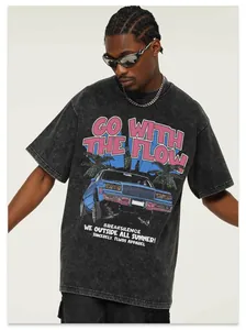 Vue détaillée d'un t-shirt homme lourd délavé vintage en coton avec illustration de voiture
