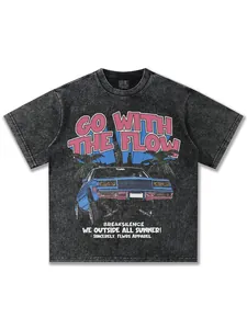T-shirt vintage délavé avec illustration de voiture américaine et texte urbain