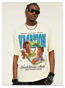 Dettaglio ravvicinato della stampa illustrazione americana su t-shirt in cotone panna