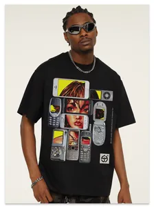 Nahaufnahme eines schweren Baumwoll-T-Shirts im Y2K-Stil mit Retro-Technik-Illustrationsdruck
