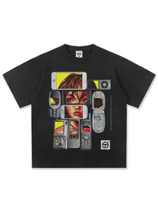 Schweres schwarzes Baumwoll-T-Shirt mit einem Y2K Retro-Technologie-Illustrationsdruck