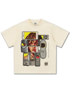 Schweres Baumwoll-T-Shirt mit Vintage-Y2K-Illustration von Retro-Telefonen und Manga