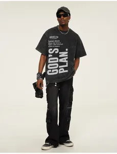 Hochwertiges Streetwear T-Shirt aus Baumwolle mit weißem God's Plan Grafikdruck