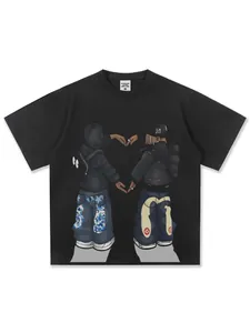 Streetwear black cotton T-shirt with hand-drawn graphic heart gesture