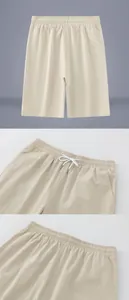 Détail de short en coton beige pour homme avec taille élastique et cordon de serrage blanc.