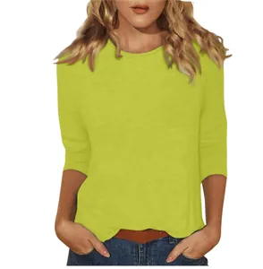 Vue détaillée du t-shirt femme vert citron à col rond et manches 3/4 minimaliste
