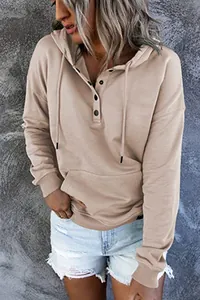 Lässiges beiges Damen-Kapuzen-Sweatshirt mit Knopfleiste und Kordelzug für den Herbst.