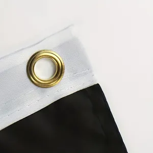 Détail du bord de drapeau renforcé avec œillet en laiton durable pour suspension