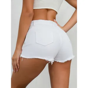 Pantaloncini di jeans bianchi sexy a vita alta con orlo a vivo visti dal retro