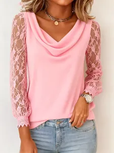 Haut rose élégant pour femme avec manches en dentelle et un col bénitier tendance.