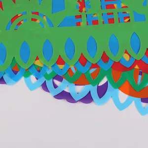 Detailansicht der bunten mexikanischen Papel Picado-Banner aus Kunststoff für Feiern