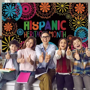 Detail van kinderen en leraar die poseren met een Hispanic Heritage Month achtergrond
