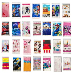 Sélection de nappes de fête jetables en PVC colorées avec divers thèmes de dessins
