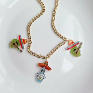 Collier mexicain avec pendentifs cactus et bouteille de tequila en acrylique doré