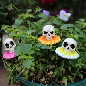 3er-Set kreative Totenkopf-Blumenstecker aus Harz für eine einzigartige Gartendeko.
