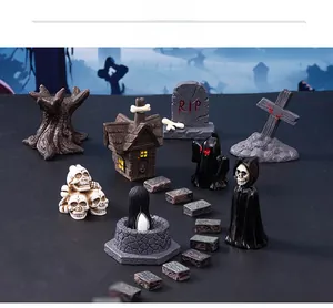 Ensemble de miniatures d'Halloween en résine avec crânes et maison hantée.