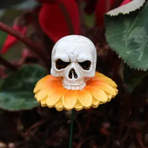 Einzigartiger Totenkopf-Blumen-Gartenstecker aus Harz für Töpfe und Gartendeko.