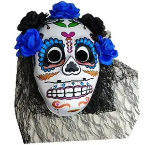 Masque de crâne mexicain Jour des Morts avec fleurs colorées et voile en dentelle