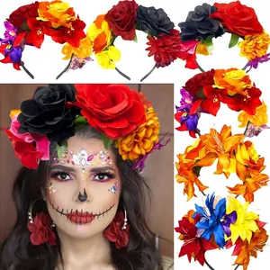 Dettaglio di cerchietti con fiori di stoffa artificiali per festa di carnevale