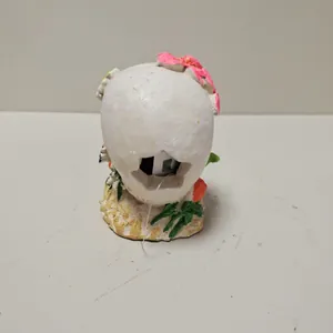 Detailed resin floral skull figurine for aquarium landscaping and terrarium micro-landscape