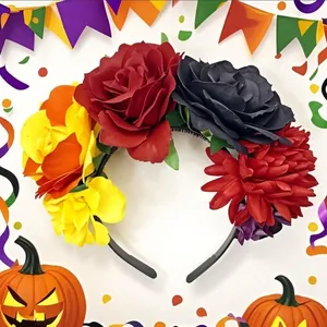 Vista dettagliata di fiori di stoffa multicolori su un cerchietto festivo per carnevale