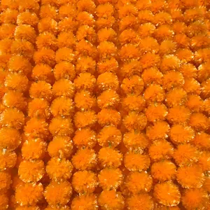 Guirlandes de souci artificielles orange vif pour décorations festives et célébrations.
