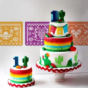 Guirnaldas de fiesta mexicana con motivos del Día de los Muertos y decoraciones