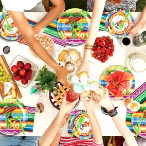 Ensemble de vaisselle jetable sur le thème de la fête mexicaine pour une table festive