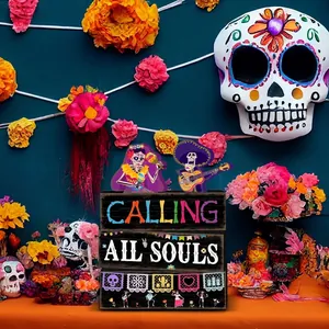 Détail de la plaque en bois Jour des Morts avec décor 'Calling All Souls' et crâne