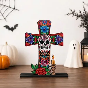 Vue détaillée de la croix en bois du Jour des Morts avec un motif coloré de crâne