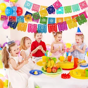Bunte mexikanische Filzbanner-Dekoration für eine festliche Kindergeburtstagsfeier im Detail