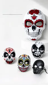 Vue détaillée de divers masques de crâne du Jour des Morts au Mexique avec motifs EVA