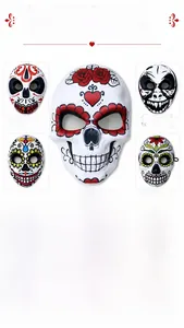 Gros plan sur les motifs floraux décoratifs des masques de crâne EVA du Jour des Morts