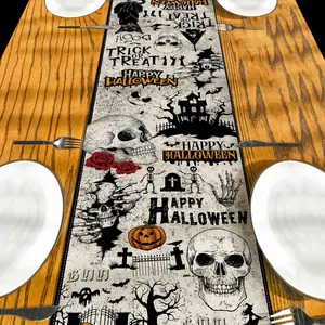 Chemin de table Halloween avec crânes citrouilles et décor de fête maison hantée