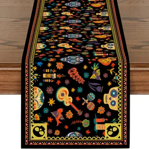 Vue détaillée d'un chemin de table en lin pour la Fête des Morts du Mexique